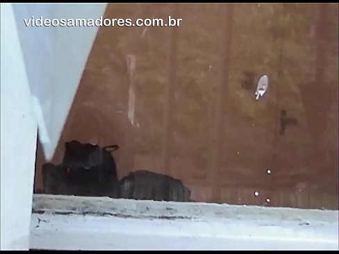 ❤️ Bărbat excitat care își privește prietena cu un alt tip, înregistrând un video de sex fără a deranja cuplul ❤️ at us ☑